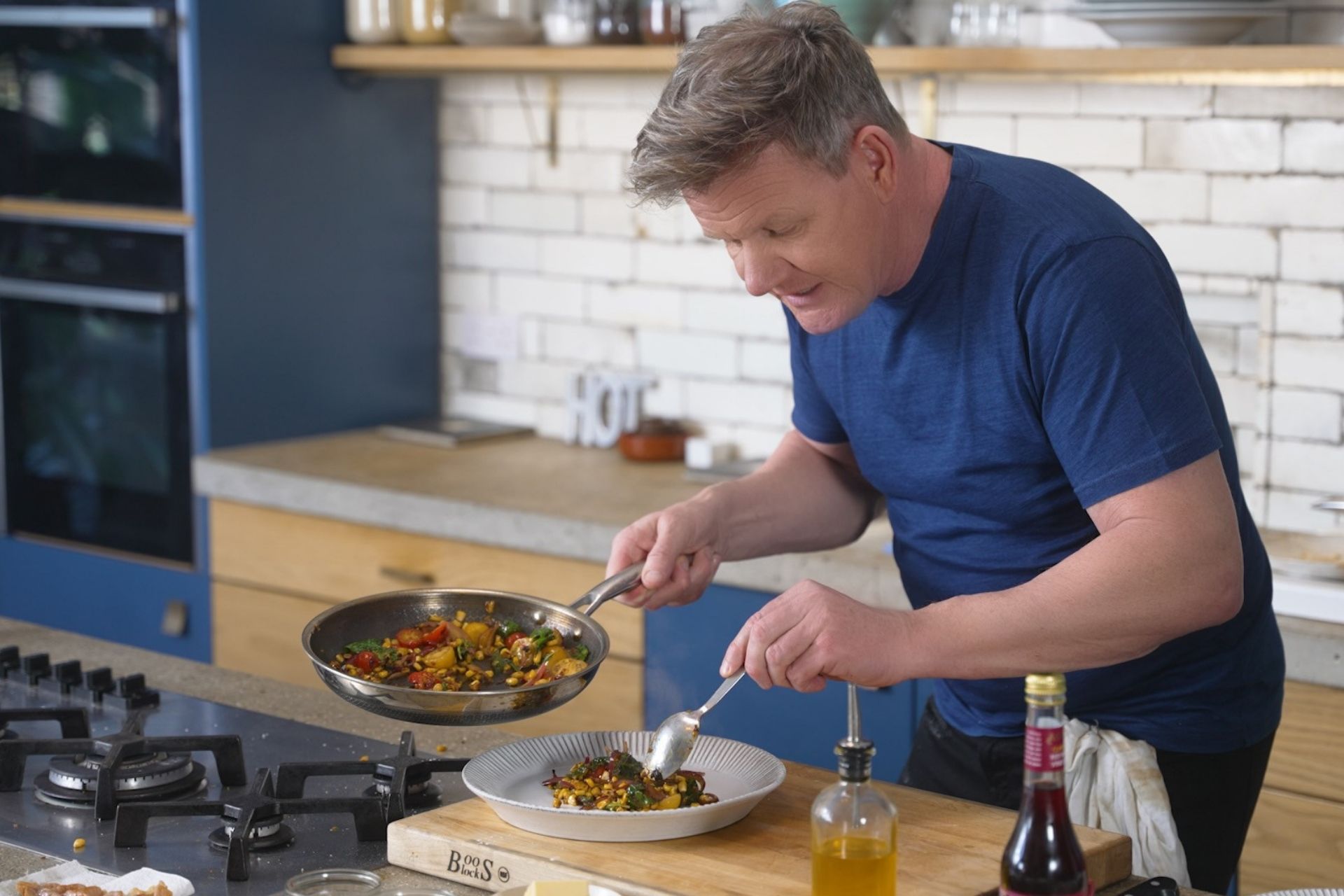 Discover Gordon Ramsay's Secret Weapon: HexClad Cookware!